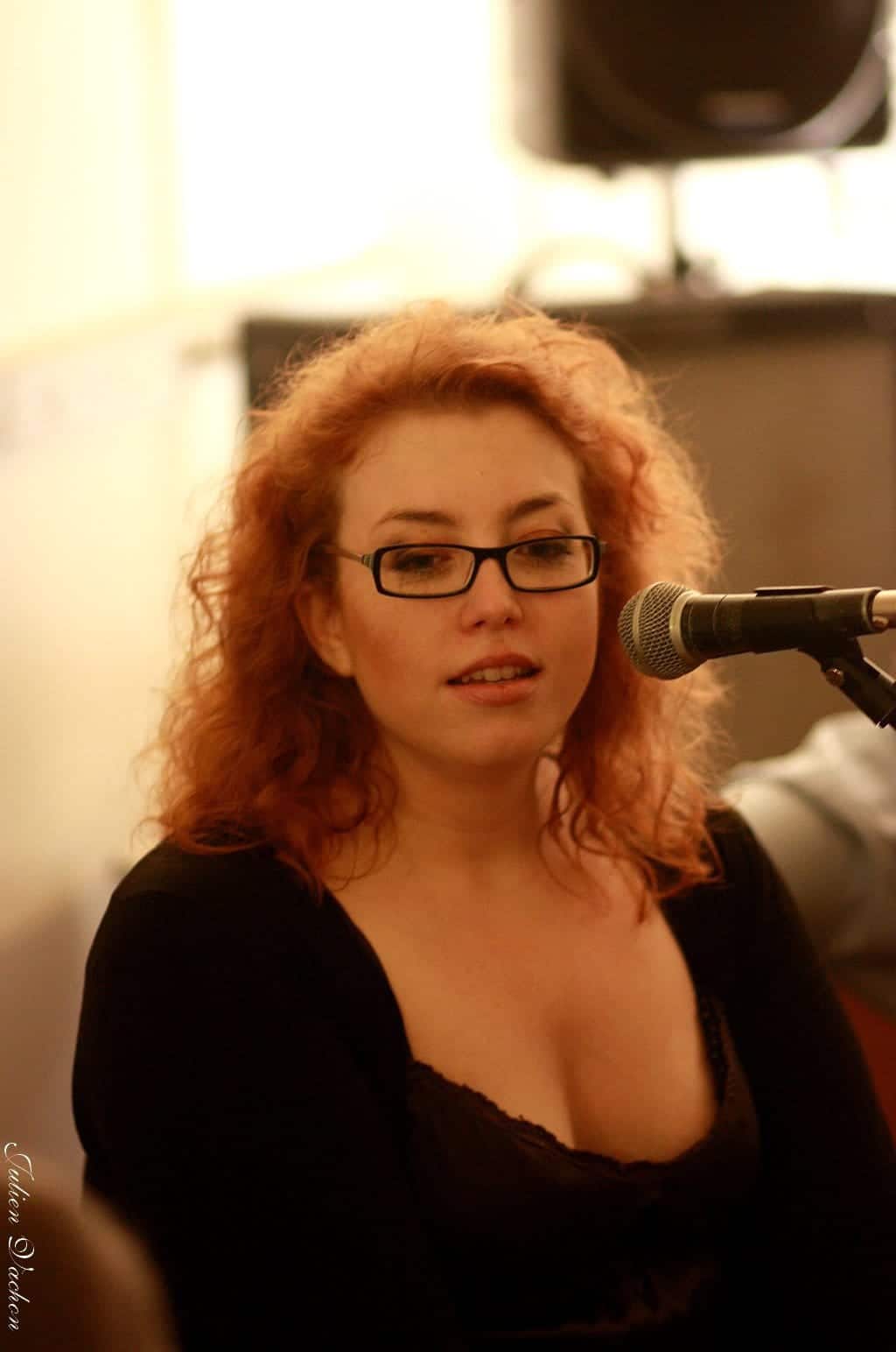 Raphaëlle Dess, artiste à l'atelier de Cédric
