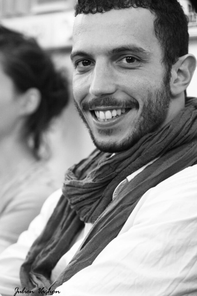 Zohair Ros, artiste à l'atelier de Cédric