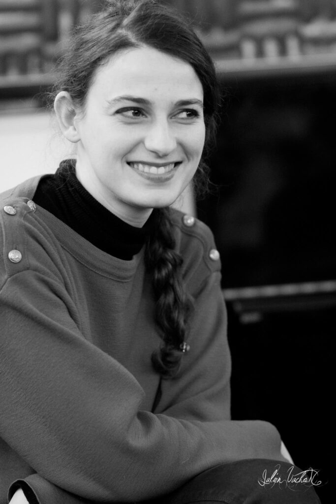 Sophie oZ, artiste à l'atelier de Cédric