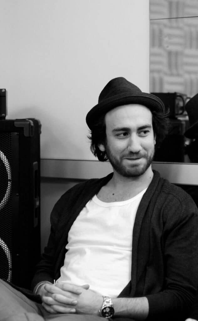Tommy Gin, manager d'artistes et fondateur de Gin Agency, photographié pour L'Atelier de Cédric