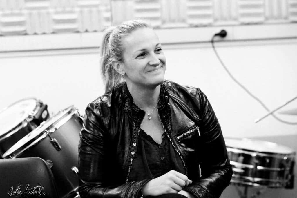 Élodie Suigo, journaliste à Radio France, photographiée pour L'Atelier de Cédric
