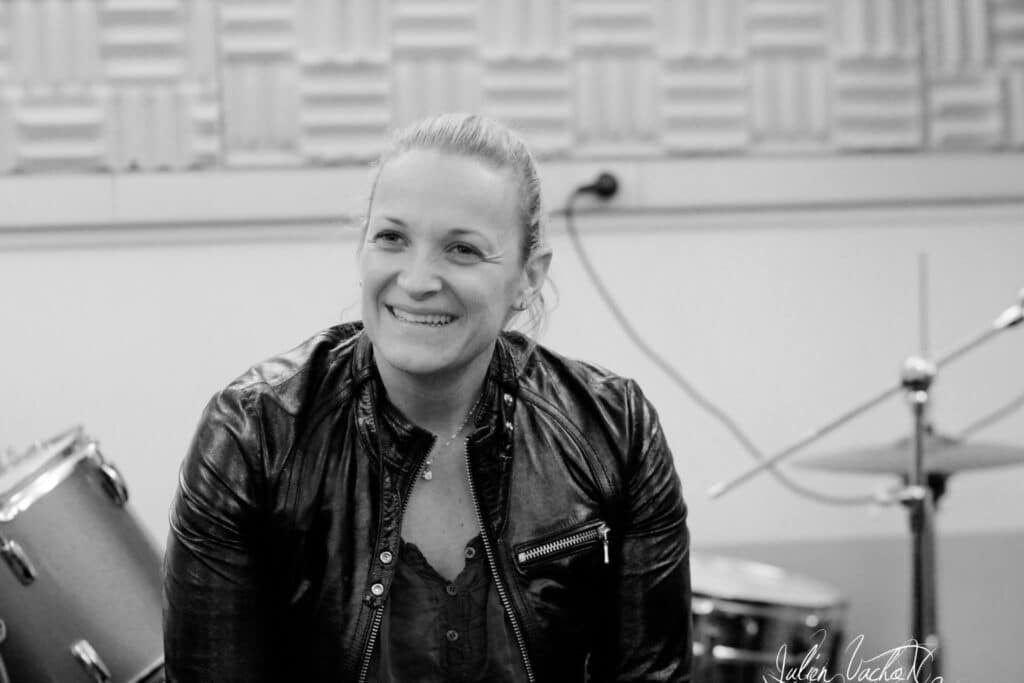 Élodie Suigo, journaliste à Radio France, photographiée pour L'Atelier de Cédric