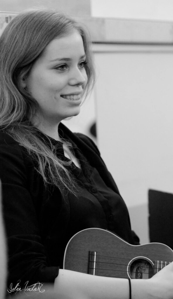 Roxane Le Texier, artiste à l'atelier de Cédric