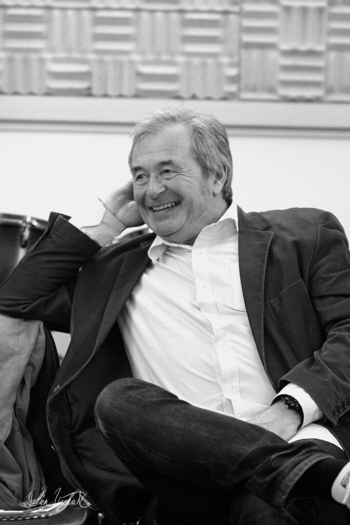 Jean-Patrick Laurent, directeur de la musique de Oüi FM, photographié pour L’Atelier de Cédric