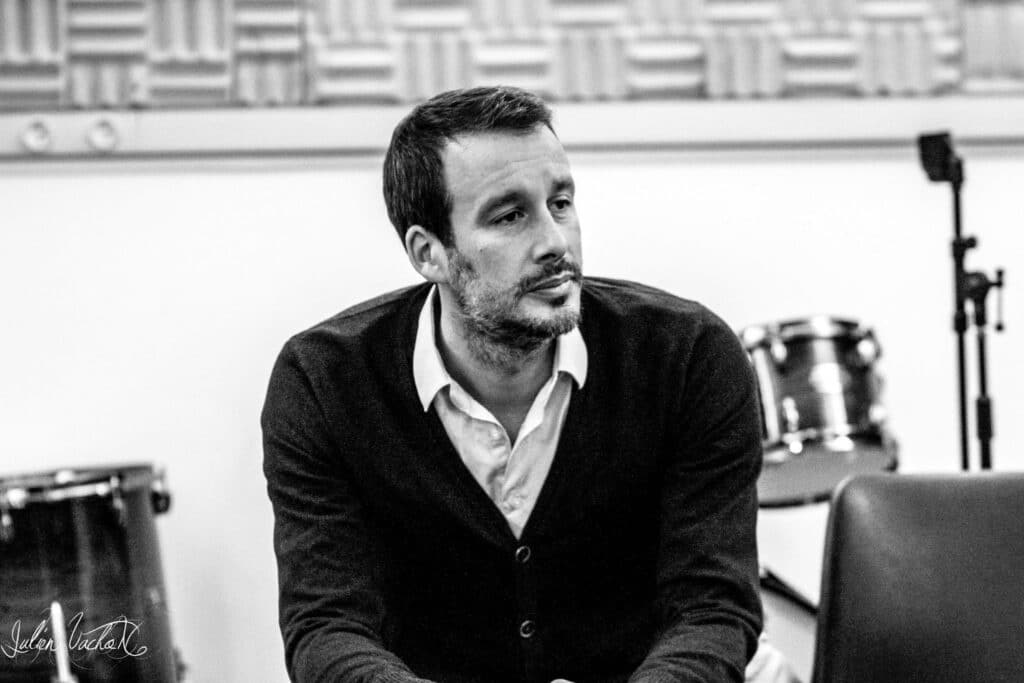 Aurélien Viot, Global Head of Sync & Licensing chez Because, photographié pour L’Atelier de Cédric