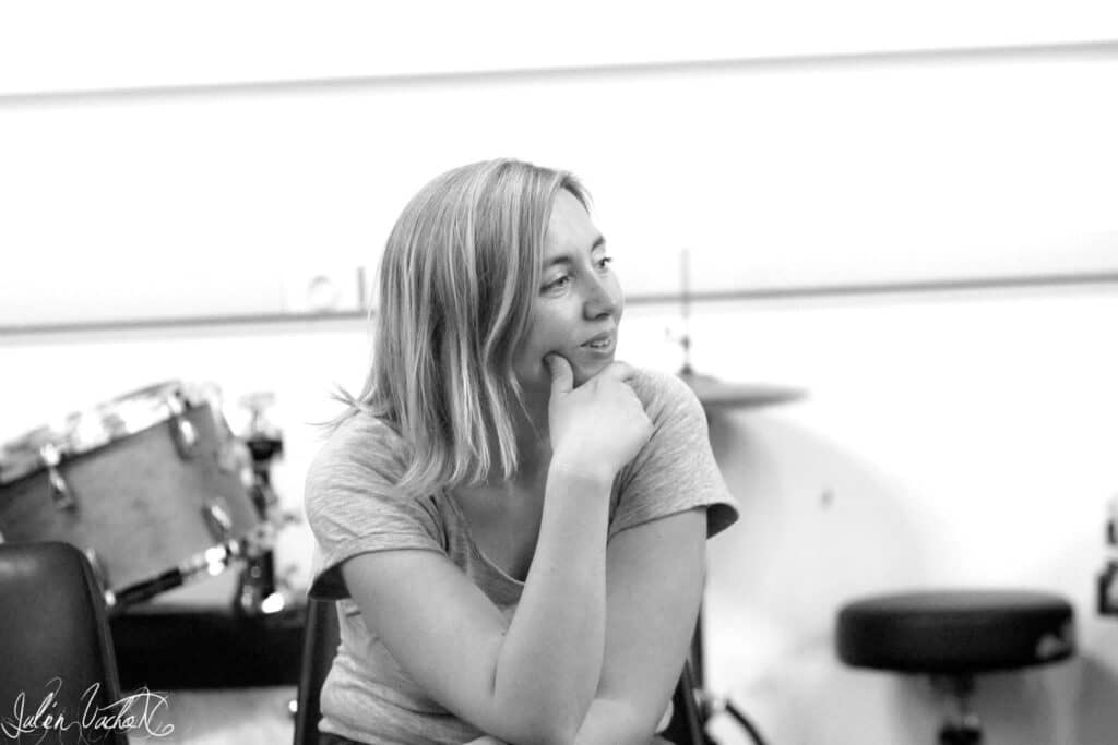 Odile de Plas, cheffe du service musique de Télérama, photographiée pour L’Atelier de Cédric
