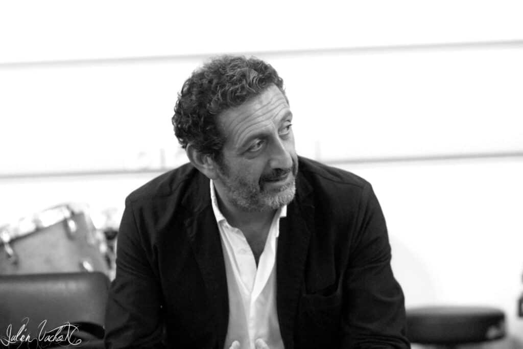 Armand Thomassian, directeur général d’Universal Production Music France, photographié pour L’Atelier de Cédric