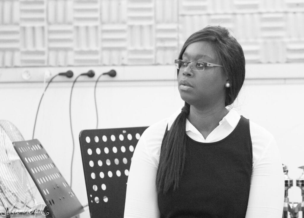 Pascaline Mounichy, responsable de catalogue chez Warner Chappell Production Music France, photographiée pour L’Atelier de Cédric