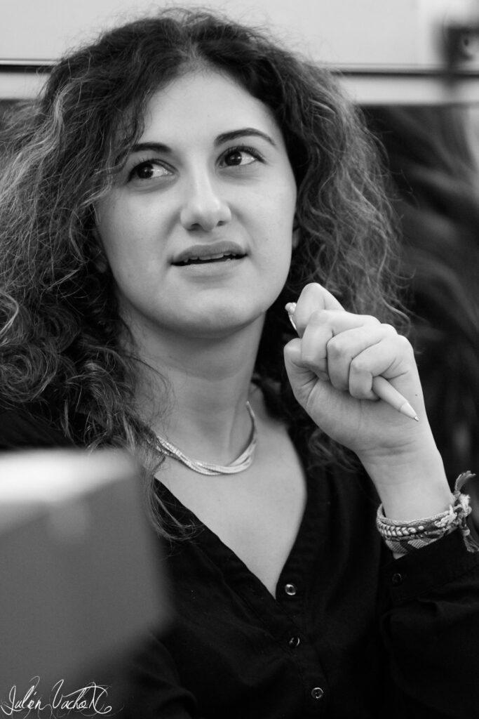 Nora Kevorkian, artiste à l'atelier de Cédric