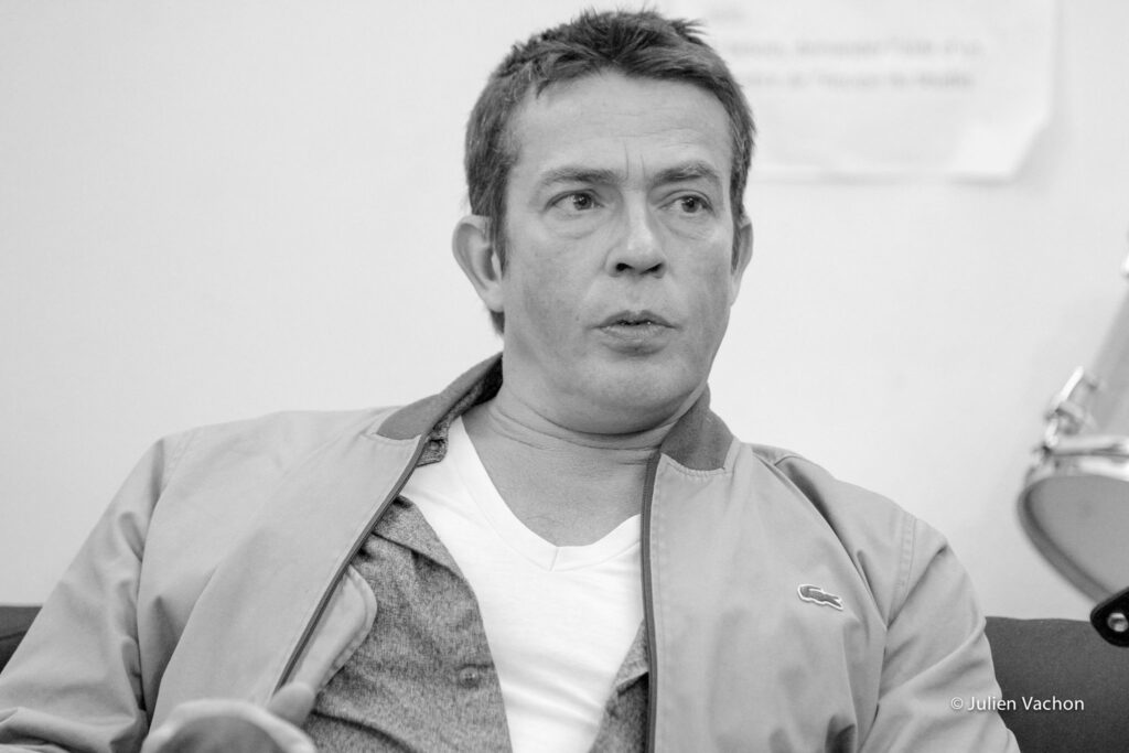 Antoine Coinde, manager d'artistes et expert du music business, photographié pour L'Atelier de Cédric