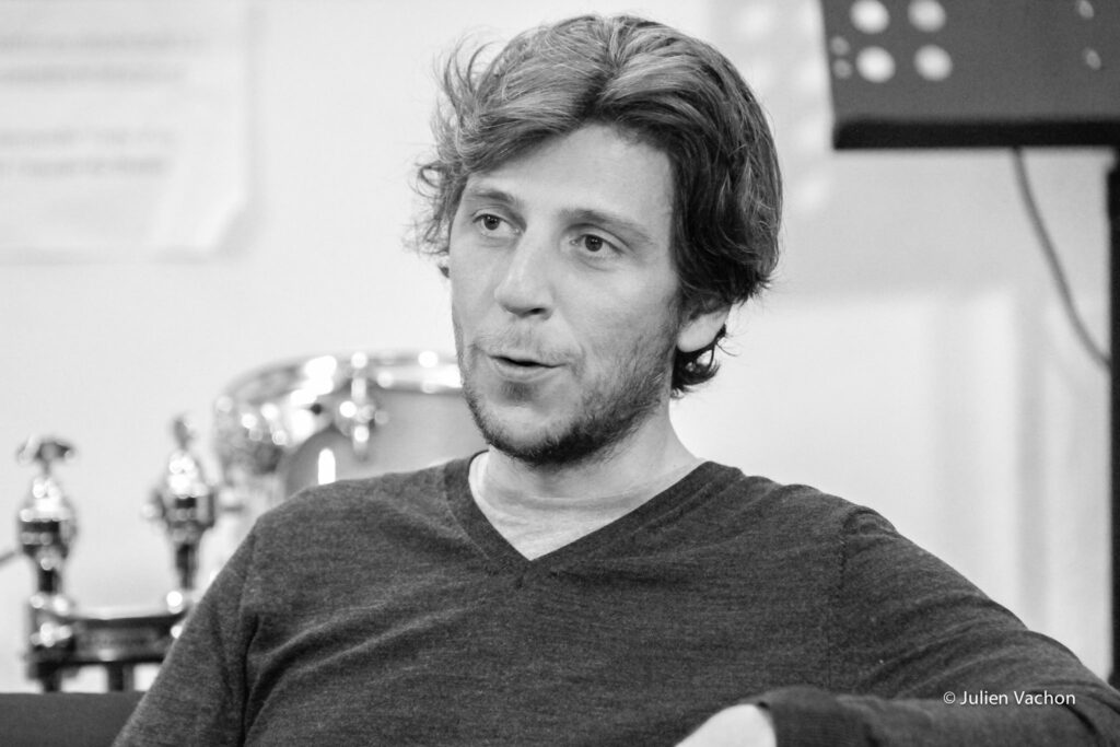 Pierre Niboyet, expert du marketing musical, photographié pour L'Atelier de Cédric