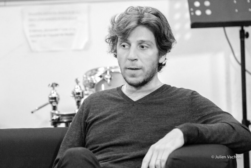 Pierre Niboyet, expert du marketing musical, photographié pour L'Atelier de Cédric