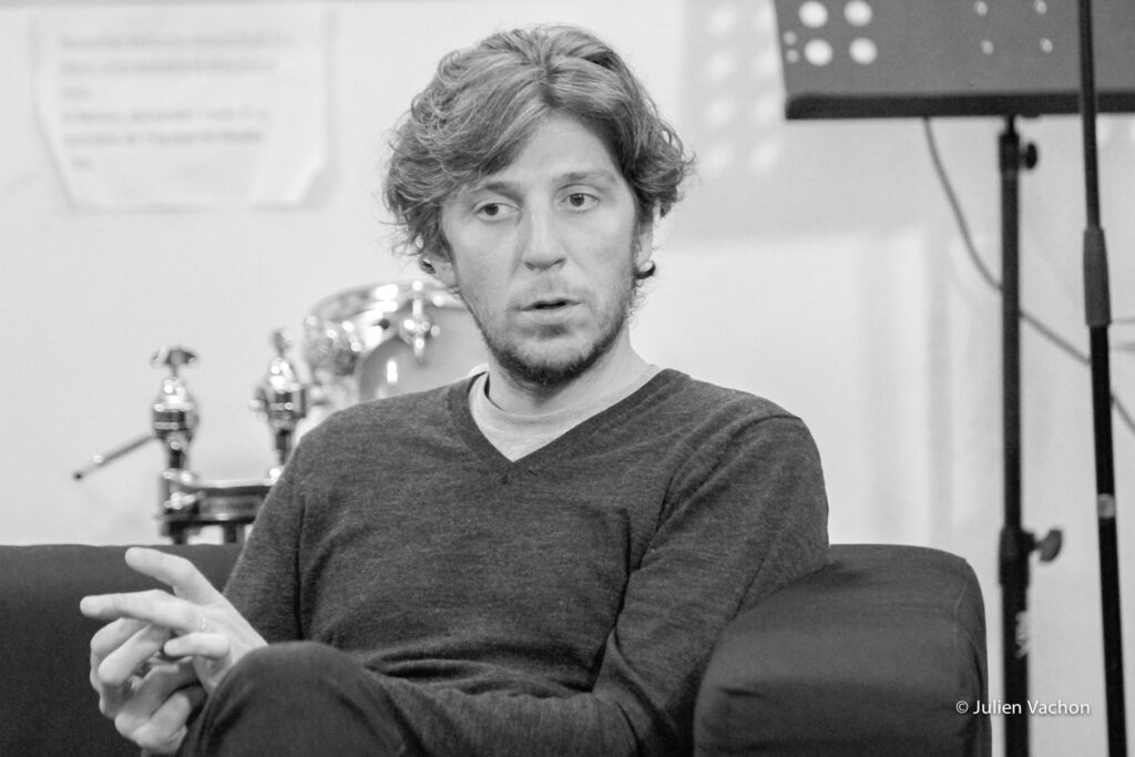Pierre Niboyet, expert du marketing musical, photographié pour L'Atelier de Cédric