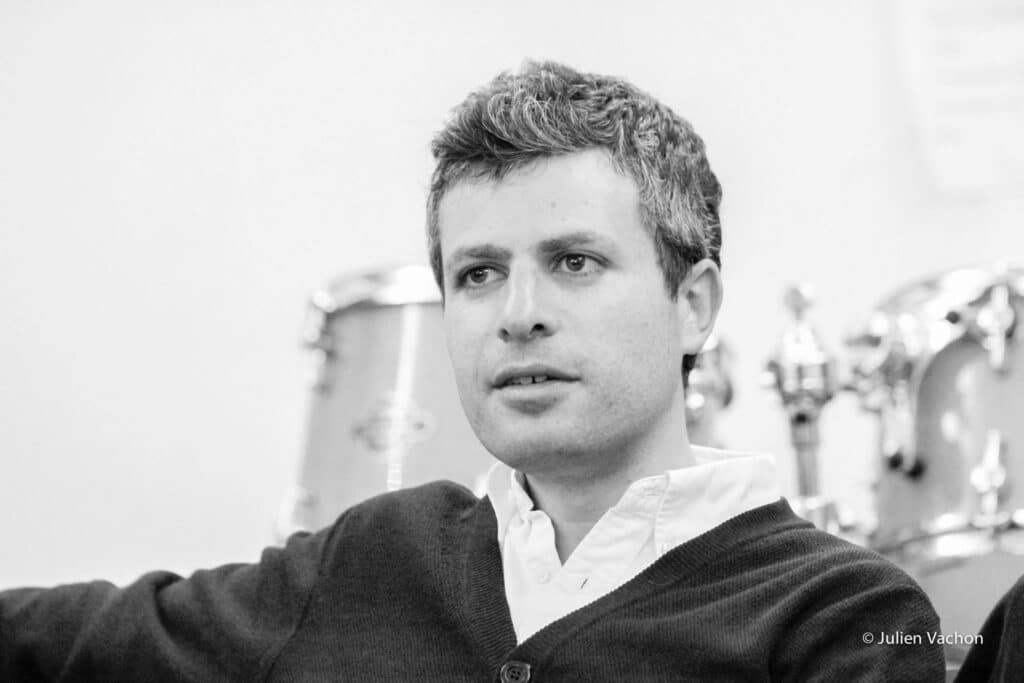 Jonathan Curiel, dirigeant de médias, photographié pour L’Atelier de Cédric