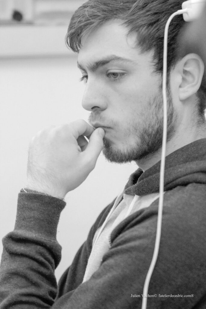 Florian Tzotzis, artiste à l'atelier de Cédric