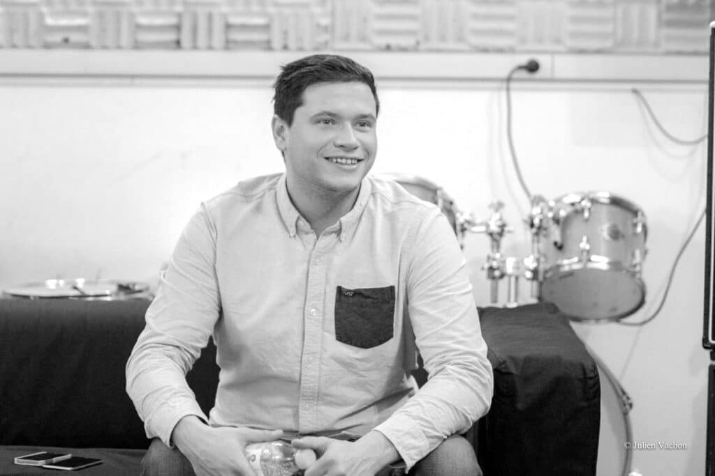 Romain Constant, marketing et stratégie digitale dans la musique, photographié pour L’Atelier de Cédric