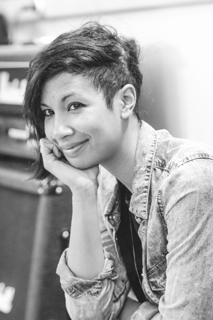 Harisoa Radavidson, artiste à l'atelier de Cédric