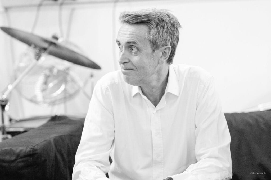 Éric Phélippeau, président de By Agency Group et fondateur de By Music, photographié pour L’Atelier de Cédric