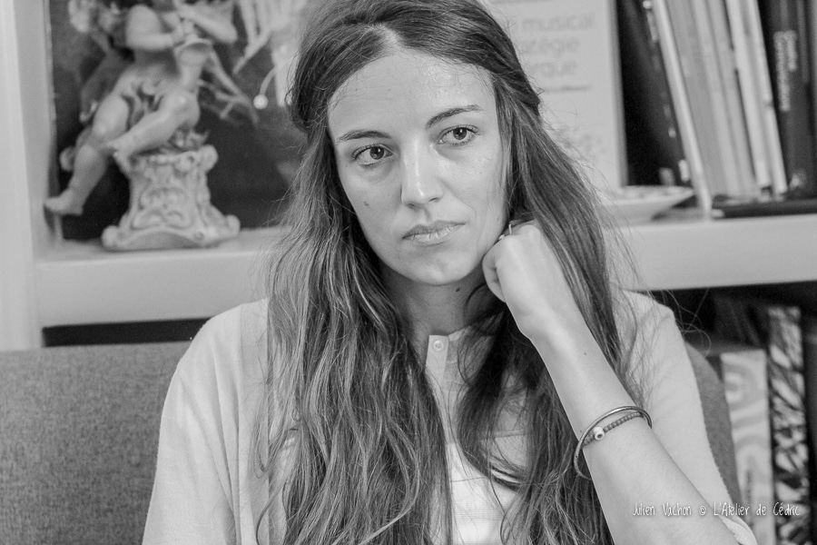 Aurélie Charon, productrice de radio à Radio France, photographiée pour L'Atelier de Cédric
