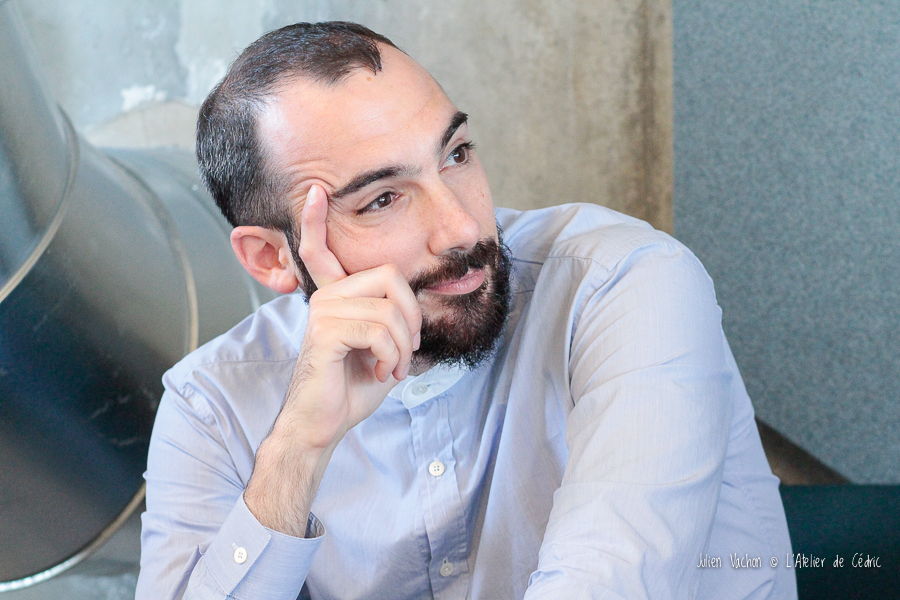 Thomas Zeggane, expert du licensing musical à la SACEM, photographié pour L'Atelier de Cédric