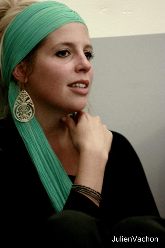 Émilie Hedou, artiste à l'atelier de Cédric