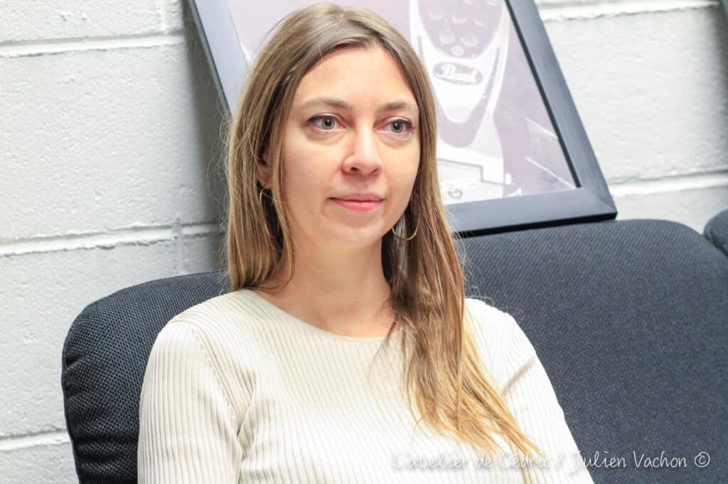 Julie Bednarek, professionnelle de l'édition musicale, photographiée pour L'Atelier de Cédric