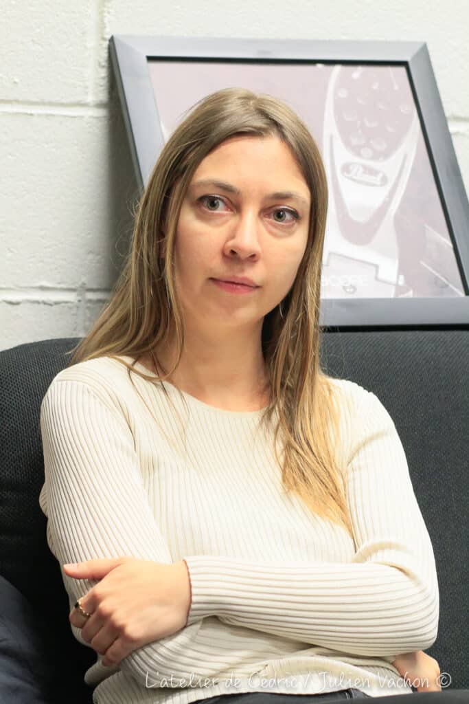 Julie Bednarek, professionnelle de l'édition musicale, photographiée pour L'Atelier de Cédric