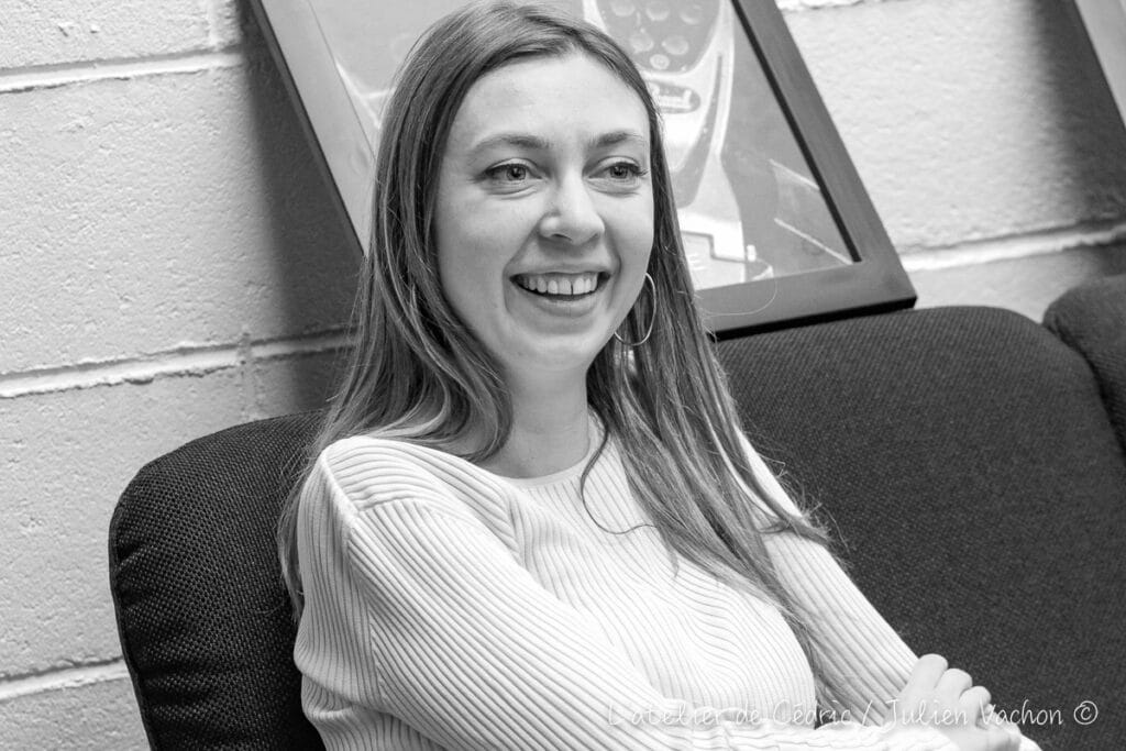 Julie Bednarek, professionnelle de l'édition musicale, photographiée pour L'Atelier de Cédric