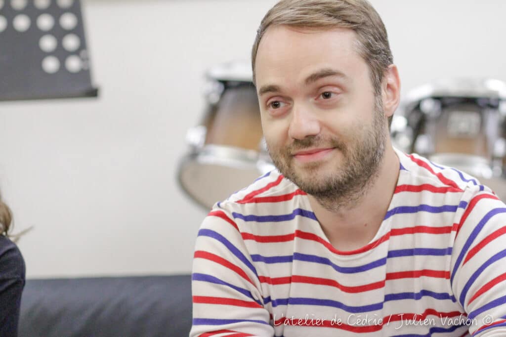 Julien Loeki, animateur radio, photographié pour L’Atelier de Cédric