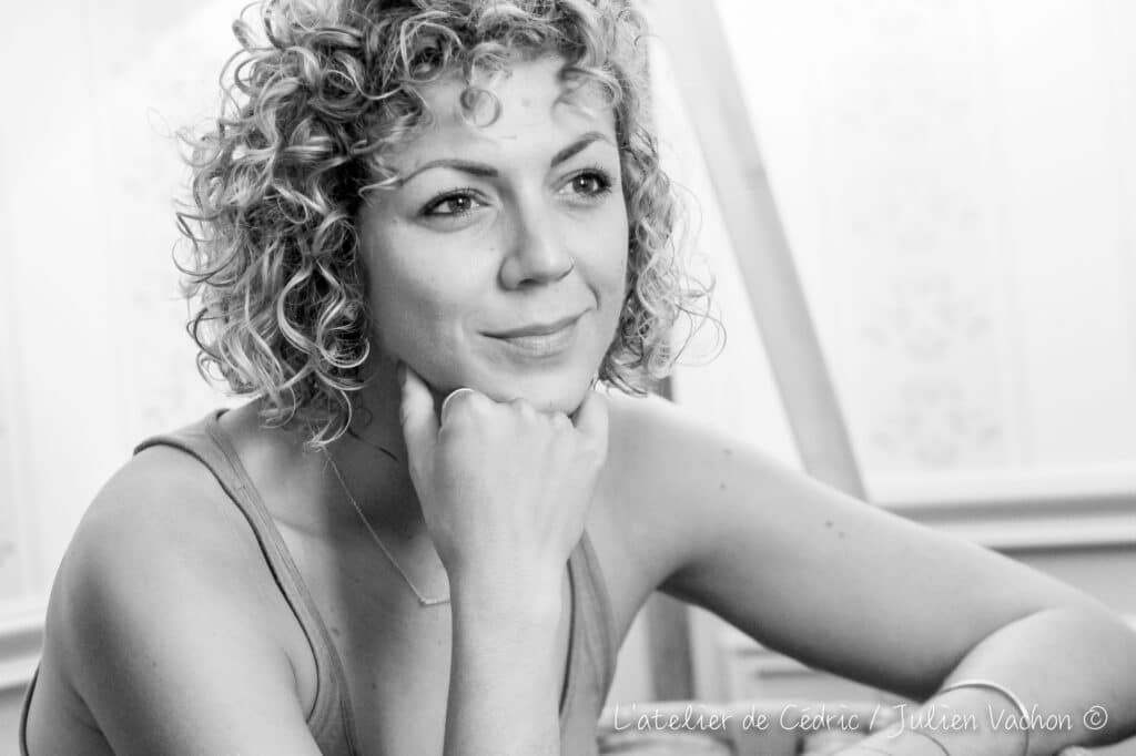 Yasmine Belayel, attachée de presse YAS Promo, à L'Atelier de Cédric