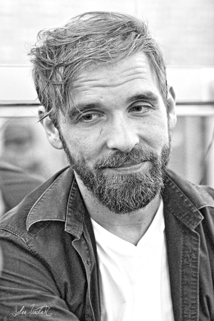 Tomislav Matosin, artiste à l'atelier de Cédric