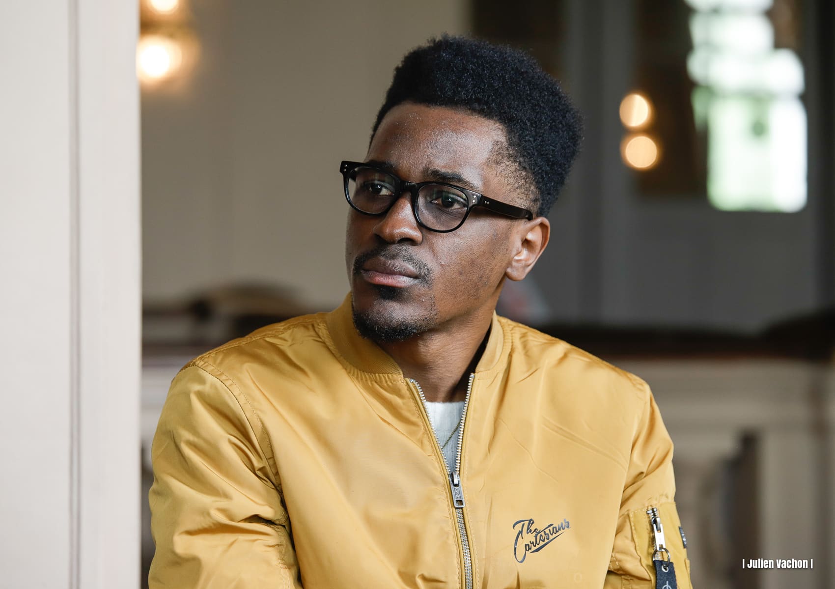 Georyann Mamfoumbi, responsable hip-hop chez Capitol Music France, photographié pour L’Atelier de Cédric au Trianon