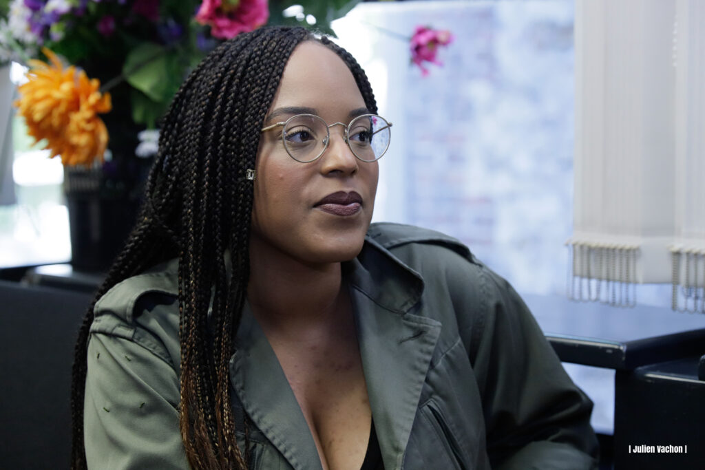 Iris Abatan, A&R et fondatrice du label Korner Music, photographiée pour L’Atelier de Cédric