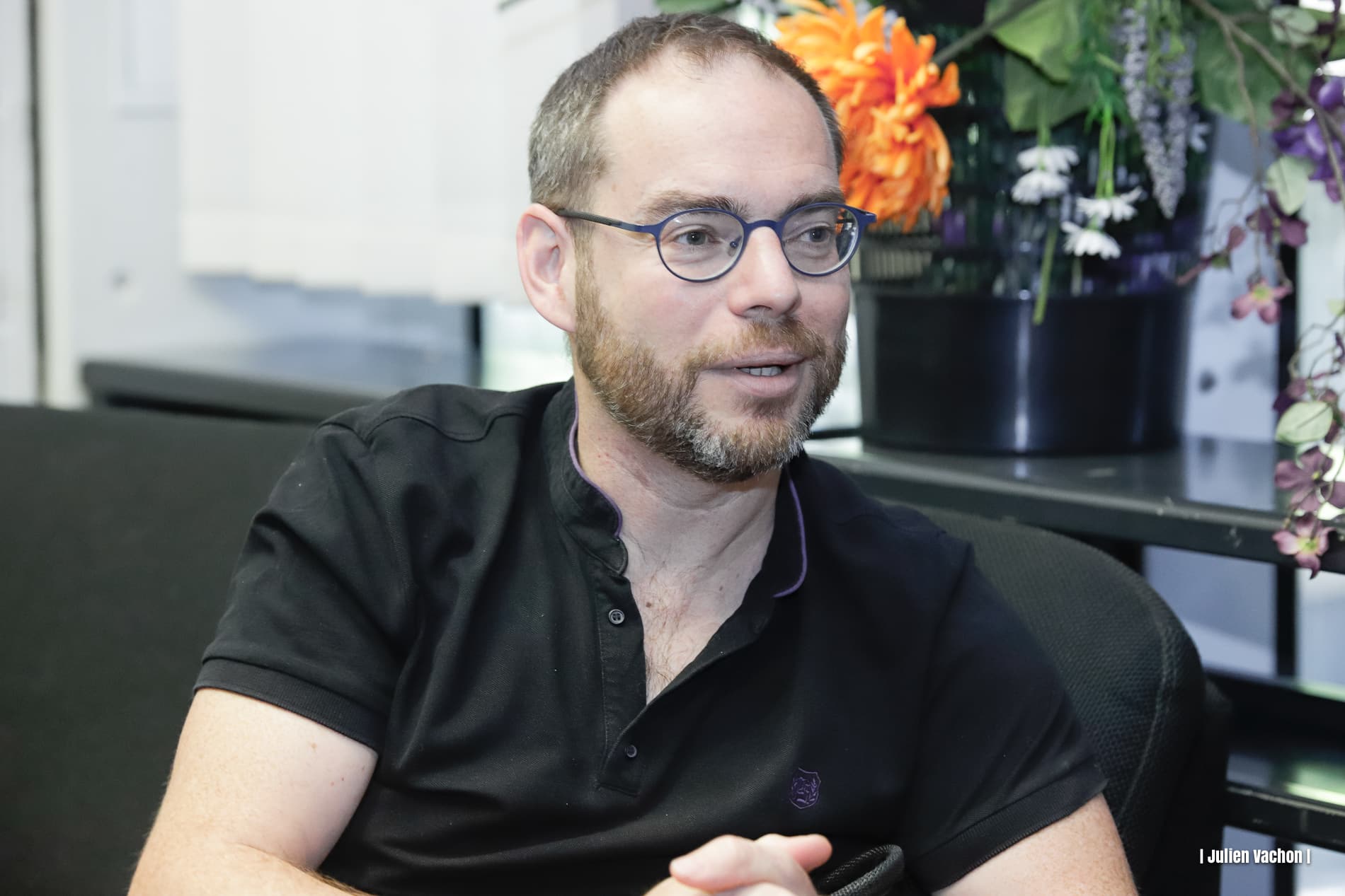 Nicolas Bouvard, producteur chez Virgin Radio France, photographié pour L’Atelier de Cédric chez Believe Music France