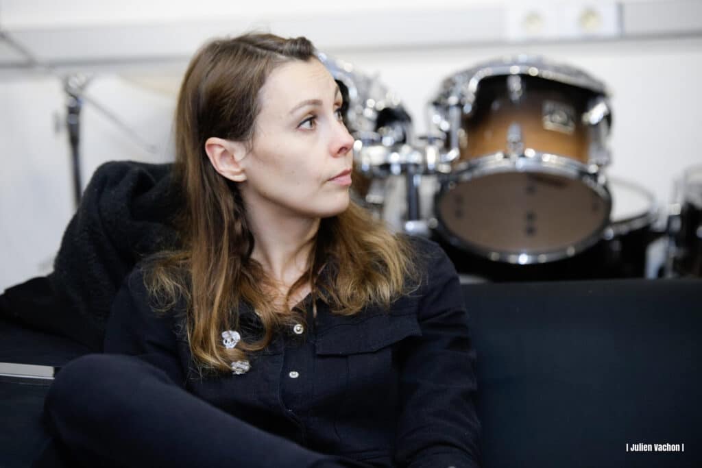 Perrine Chevalon, directrice communication et billetterie chez A Gauche de la Lune, photographiée pour L’Atelier de Cédric