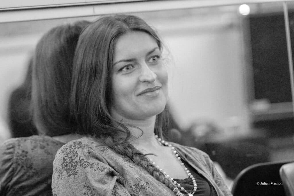 Arikali, artiste à l’atelier de Cédric
