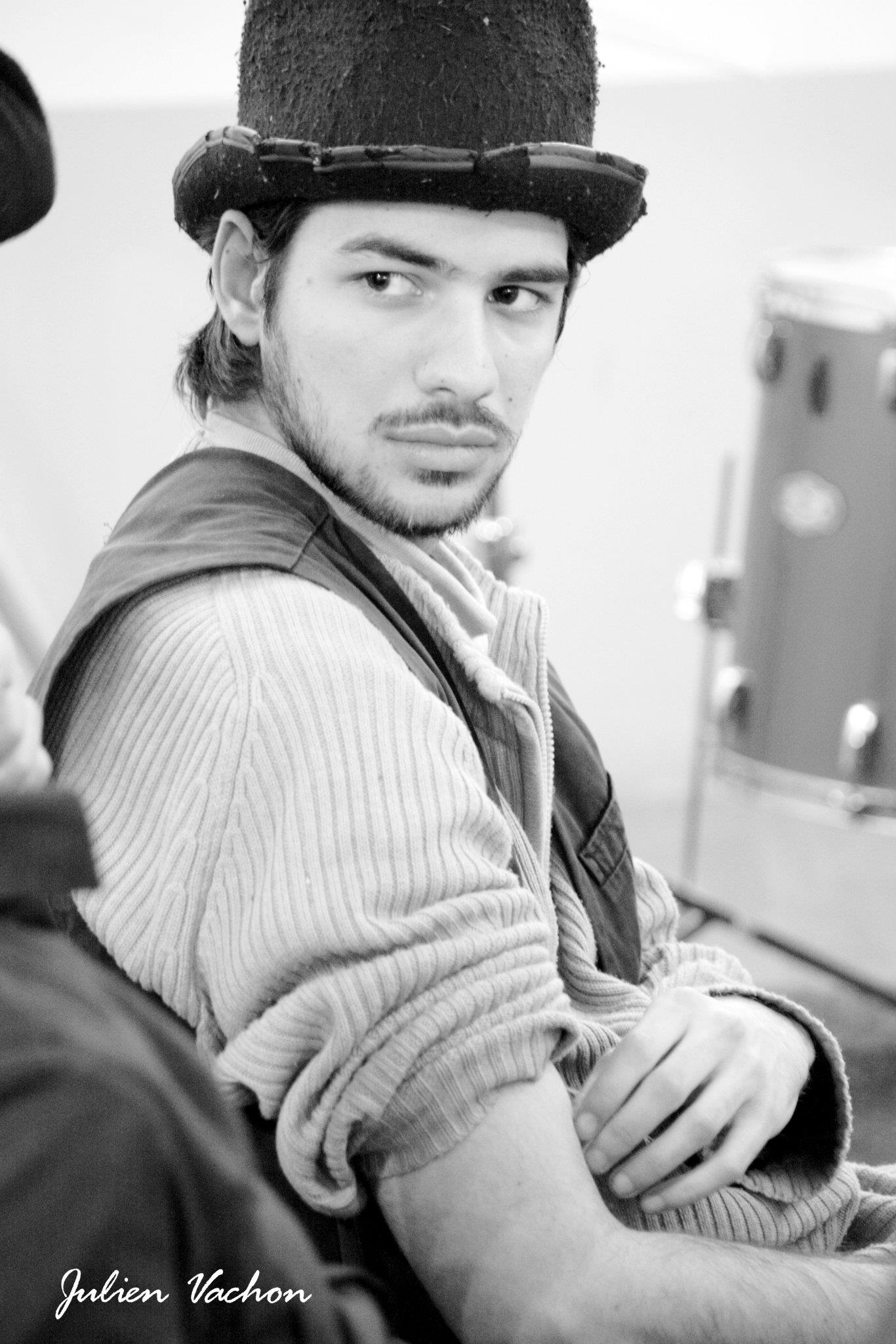 Cyprès, artiste à l’atelier de Cédric