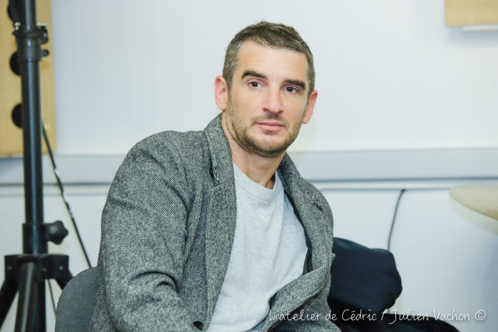 Etienne Berthier, marketing et brand manager chez Warner Music France, photographié pour L’Atelier de Cédric