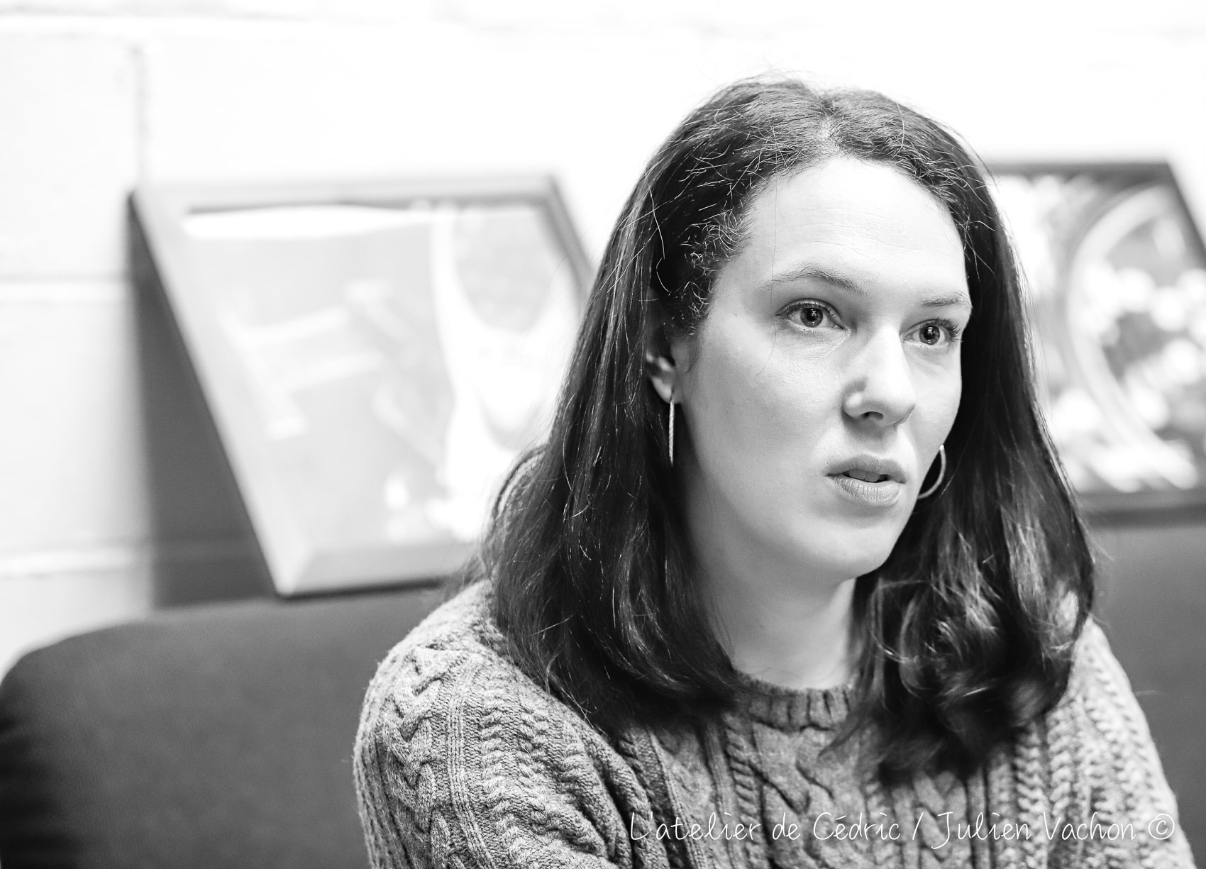 Leila Khelafi, Head of Sync chez Warner Music France, photographiée pour L’Atelier de Cédric