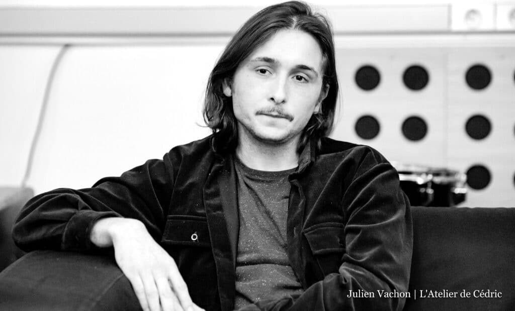 Quentin Delbecque, marketing manager chez Wagram Music, photographié pour L’Atelier de Cédric